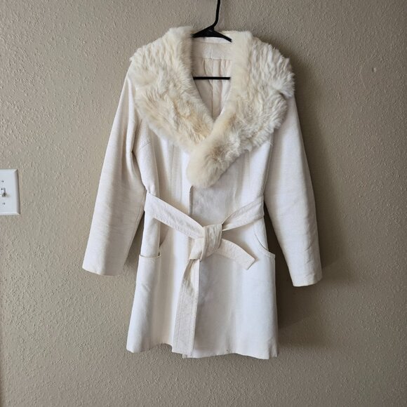 Vintage White Coat With Fur Collar - Picture 6 of 9